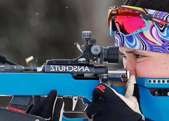 Dolcie Tanguay shooting in Biathlon